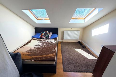 3 bedroom semi-detached house to rent, Pitchford Street, London E15