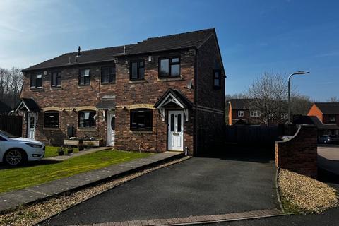2 bedroom end of terrace house to rent, Newlands Road, Oakengates, Telford