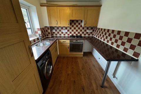 2 bedroom end of terrace house to rent, Newlands Road, Oakengates, Telford