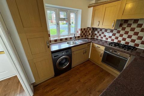 2 bedroom end of terrace house to rent, Newlands Road, Oakengates, Telford