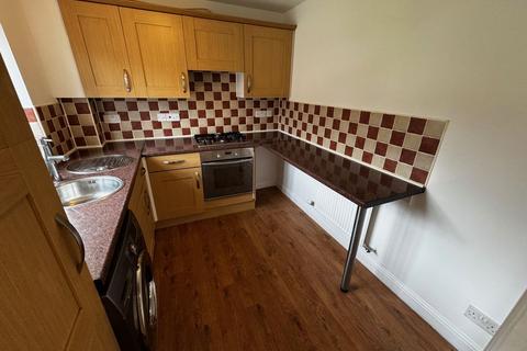 2 bedroom end of terrace house to rent, Newlands Road, Oakengates, Telford