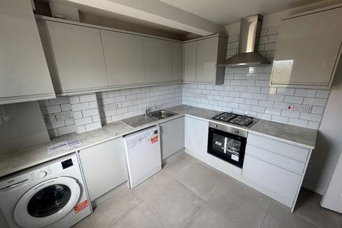 2 bedroom apartment to rent, Hillfield Avenue, Wembley