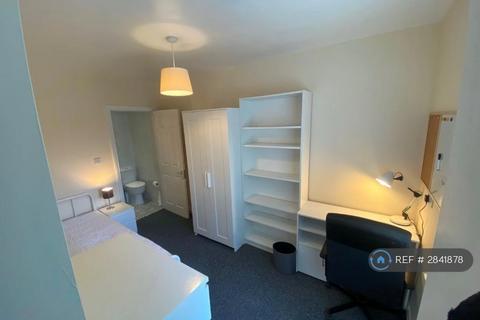3 bedroom semi-detached house to rent, Charter Avenue, Coventry, CV4