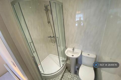 3 bedroom semi-detached house to rent, Charter Avenue, Coventry, CV4