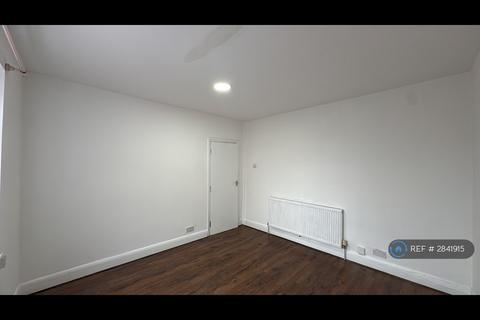 3 bedroom maisonette to rent, Eastern Avenue, Ilford, IG2