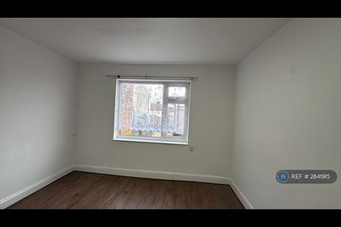3 bedroom maisonette to rent, Eastern Avenue, Ilford, IG2