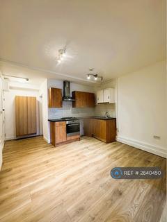 2 bedroom flat to rent, High Street, Sutton, SM1