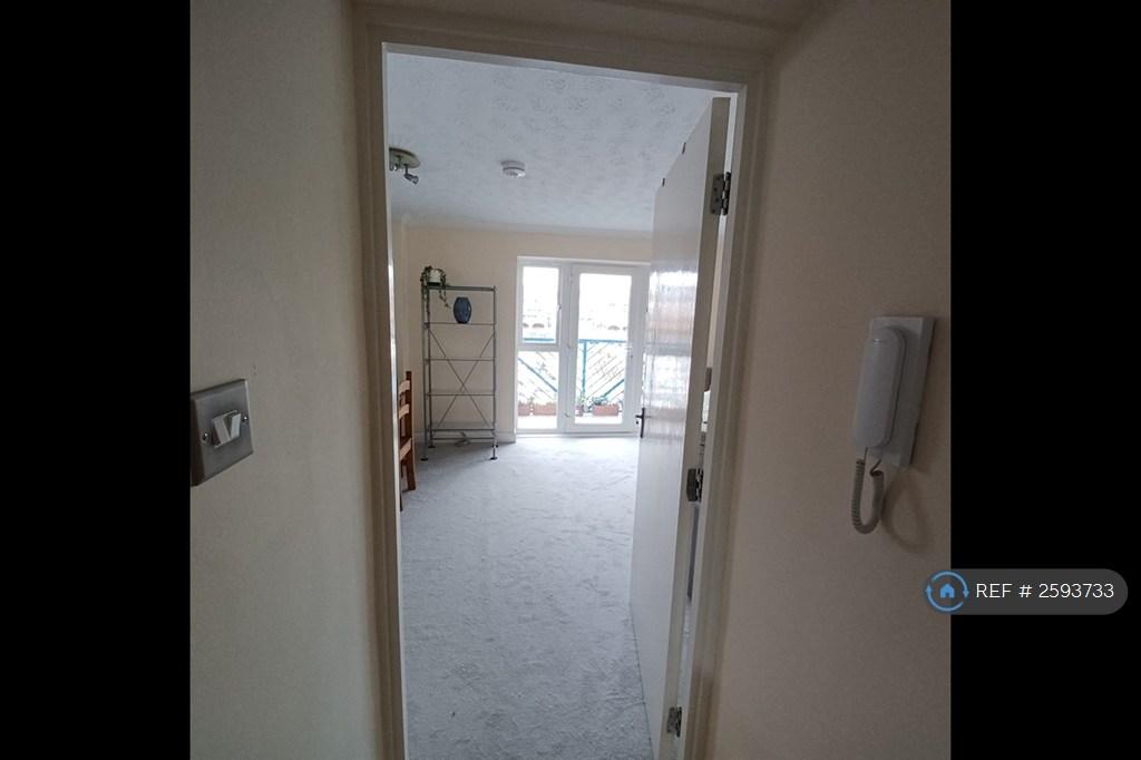 Entrance To Living Area & Kitchen
