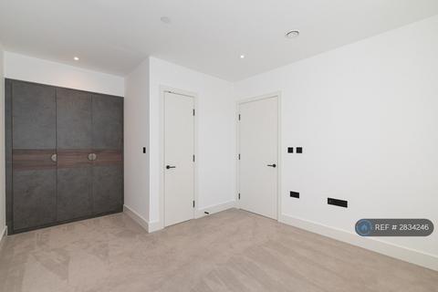 1 bedroom flat to rent, Monarch Square, London, SW11