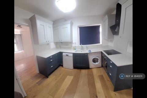 2 bedroom maisonette to rent, Campbell Croft, Edgware, HA8