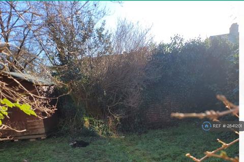2 bedroom maisonette to rent, Campbell Croft, Edgware, HA8