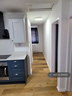 2 bedroom maisonette to rent, Campbell Croft, Edgware, HA8
