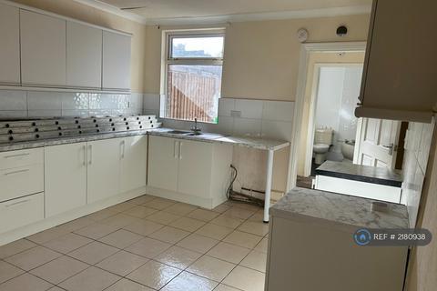 3 bedroom semi-detached house to rent, Park St, Nottingham, NG17