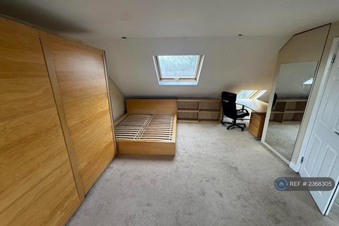 4 bedroom semi-detached house to rent, Winchmore Hill Road, London, N21
