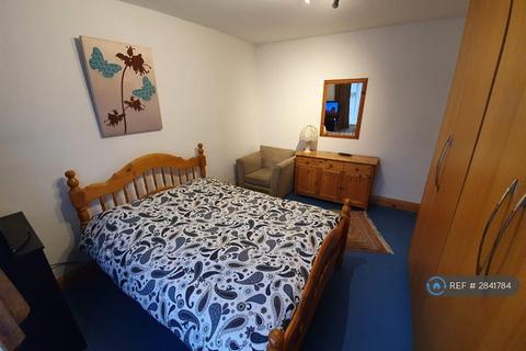 1 bedroom in a house share to rent, Fairfield Crescent, Edgware, HA8