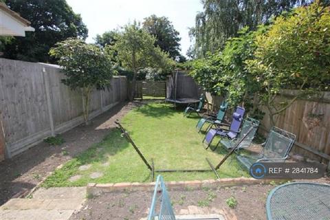 1 bedroom in a house share to rent, Fairfield Crescent, Edgware, HA8