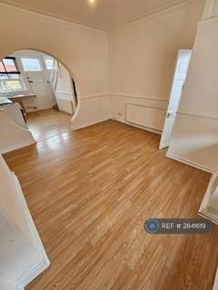 2 bedroom end of terrace house to rent, Hinde St, Manchester, M40
