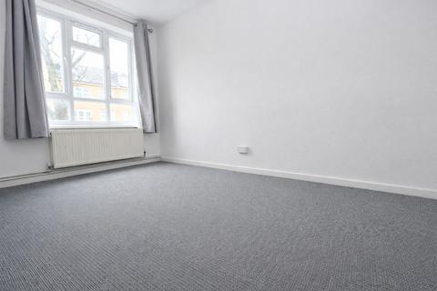 undefined, 3 bedroom flat - Enfield En2
