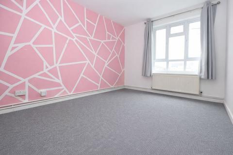 undefined, 3 bedroom flat - Enfield En2