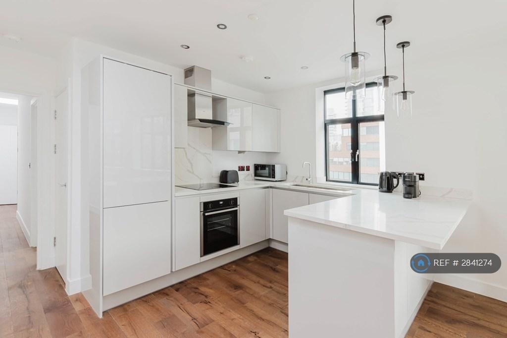 Stylish Kitchen & Breakfast Bar