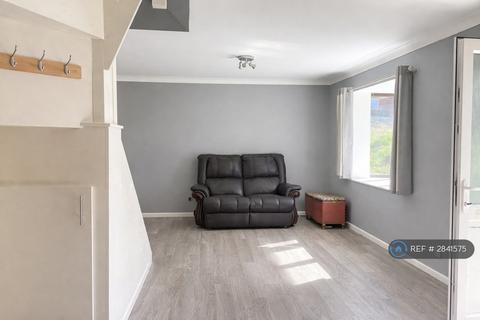 2 bedroom end of terrace house to rent, Almers Close, Bedford, MK45