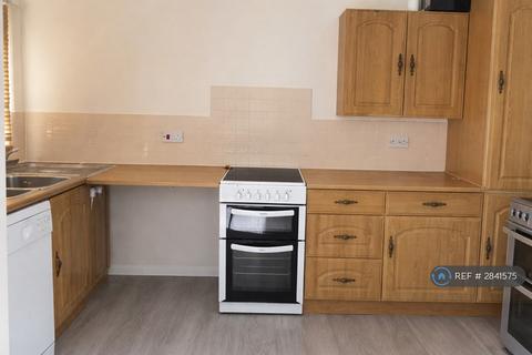 2 bedroom end of terrace house to rent, Almers Close, Bedford, MK45