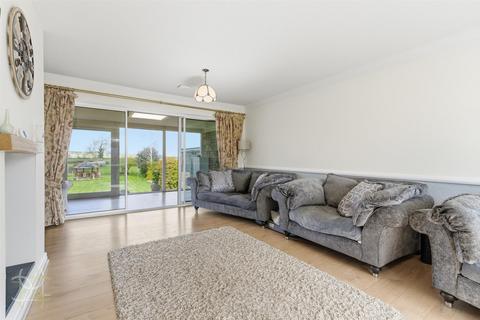 4 bedroom detached bungalow for sale, Court Lane, Evesham WR11