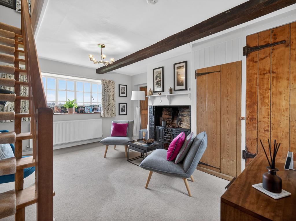 Snug to upstairs