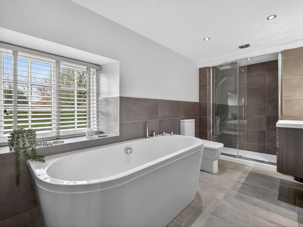 Master bedroom ensuite