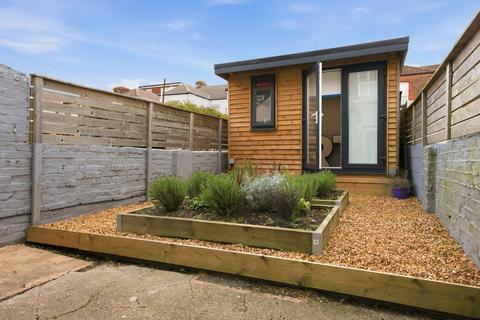 2 bedroom terraced house for sale, Esslemont Road, Southsea