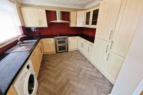 5 bedroom detached house to rent, Wallscourt Road South, Bristol BS34