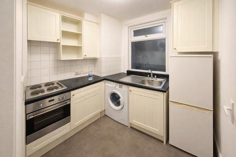 2 bedroom apartment to rent, Crescent Parade, Uxbridge, London, UB10