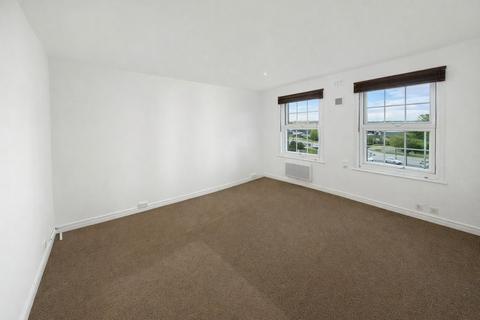 2 bedroom apartment to rent, Crescent Parade, Uxbridge, London, UB10