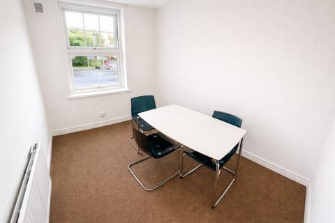 2 bedroom apartment to rent, Crescent Parade, Uxbridge, London, UB10