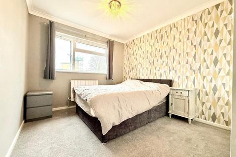 1 bedroom maisonette for sale, Enderby Road, Warden Hills, Luton, Bedfordshire, LU3 2HQ