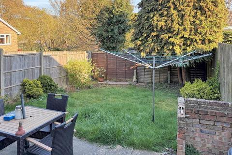 2 bedroom semi-detached house to rent, South Croydon CR2