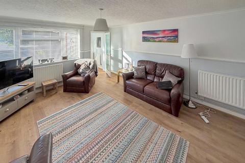2 bedroom semi-detached house to rent, South Croydon CR2