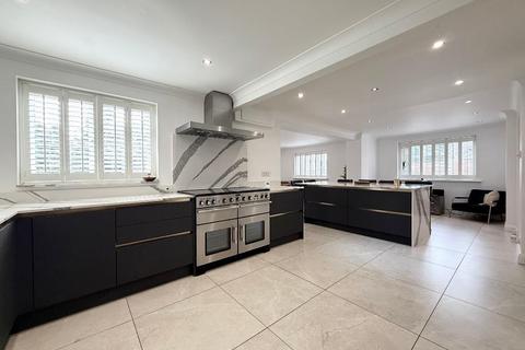 5 bedroom semi-detached house for sale, Barnston Close, Wigmore, Luton, Bedfordshire, LU2 9RZ