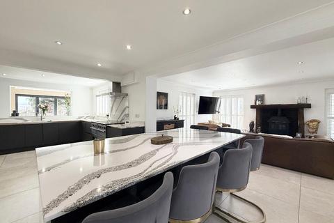 5 bedroom semi-detached house for sale, Barnston Close, Wigmore, Luton, Bedfordshire, LU2 9RZ