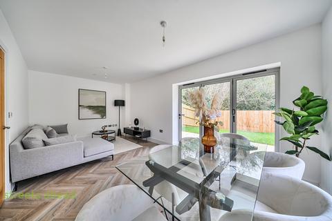 undefined, Fairoak Close, Kenley, CR8