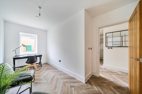 undefined, Fairoak Close, Kenley, CR8