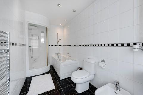 4 bedroom detached house for sale, Linden Lea, London, N2