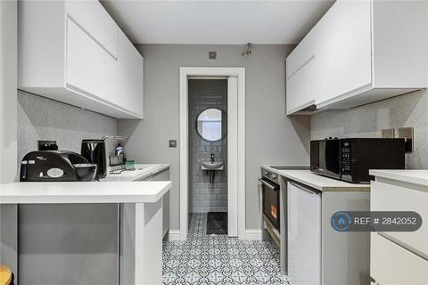 1 bedroom in a house share to rent, Fore Street, Pinner, HA5