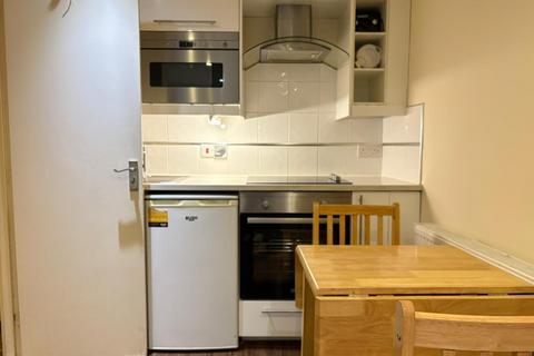 Studio to rent, Cranhurst Road