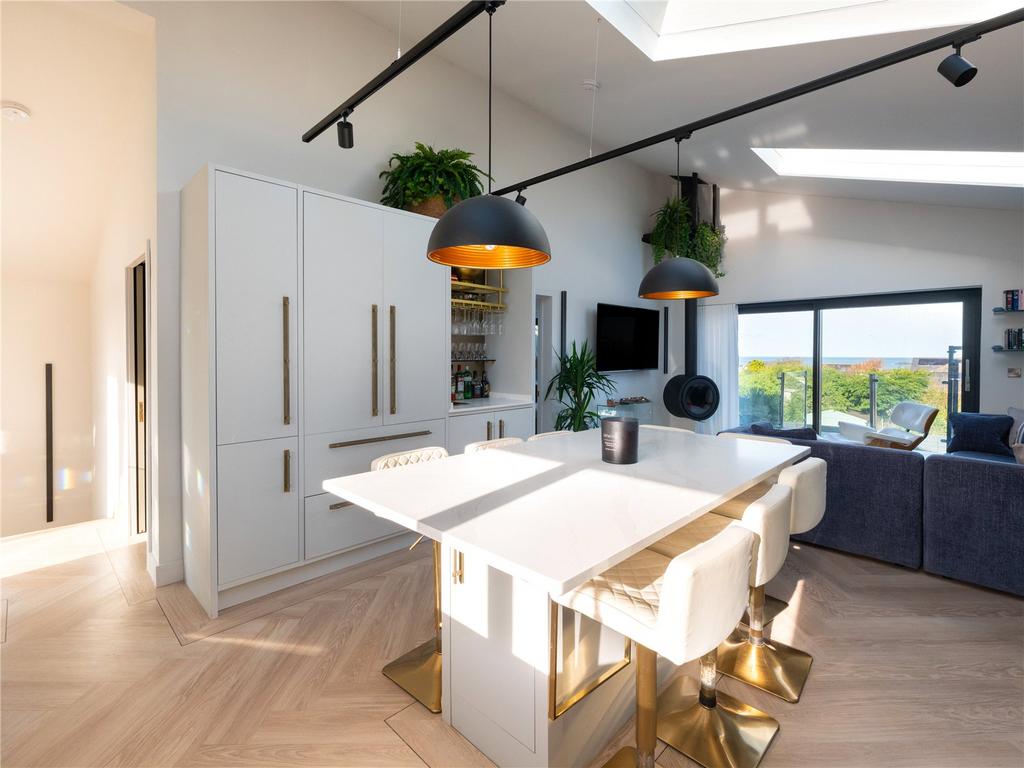 Kitchen/ Dining