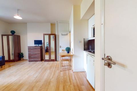 Studio to rent, Brondesbury Park