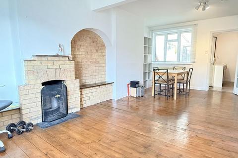 2 bedroom terraced house to rent, New Cheveley Road, Newmarket