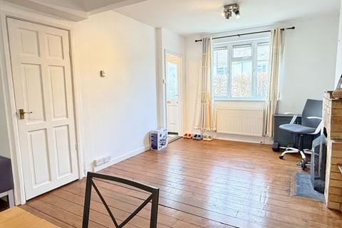 2 bedroom terraced house to rent, New Cheveley Road, Newmarket