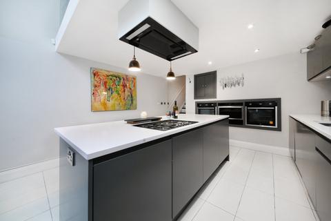 5 bedroom terraced house to rent, Fernwood Avenue, London SW16
