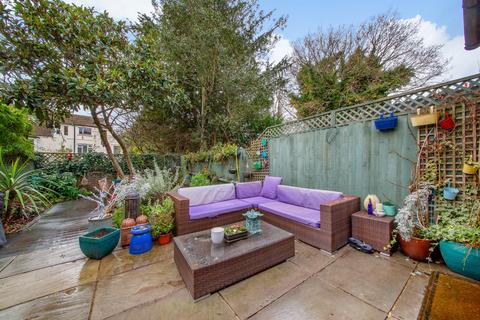 5 bedroom terraced house to rent, Fernwood Avenue, London SW16